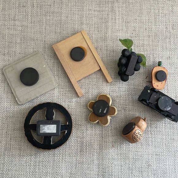 Assorted Decorative Magnets - Picture 2 of 3